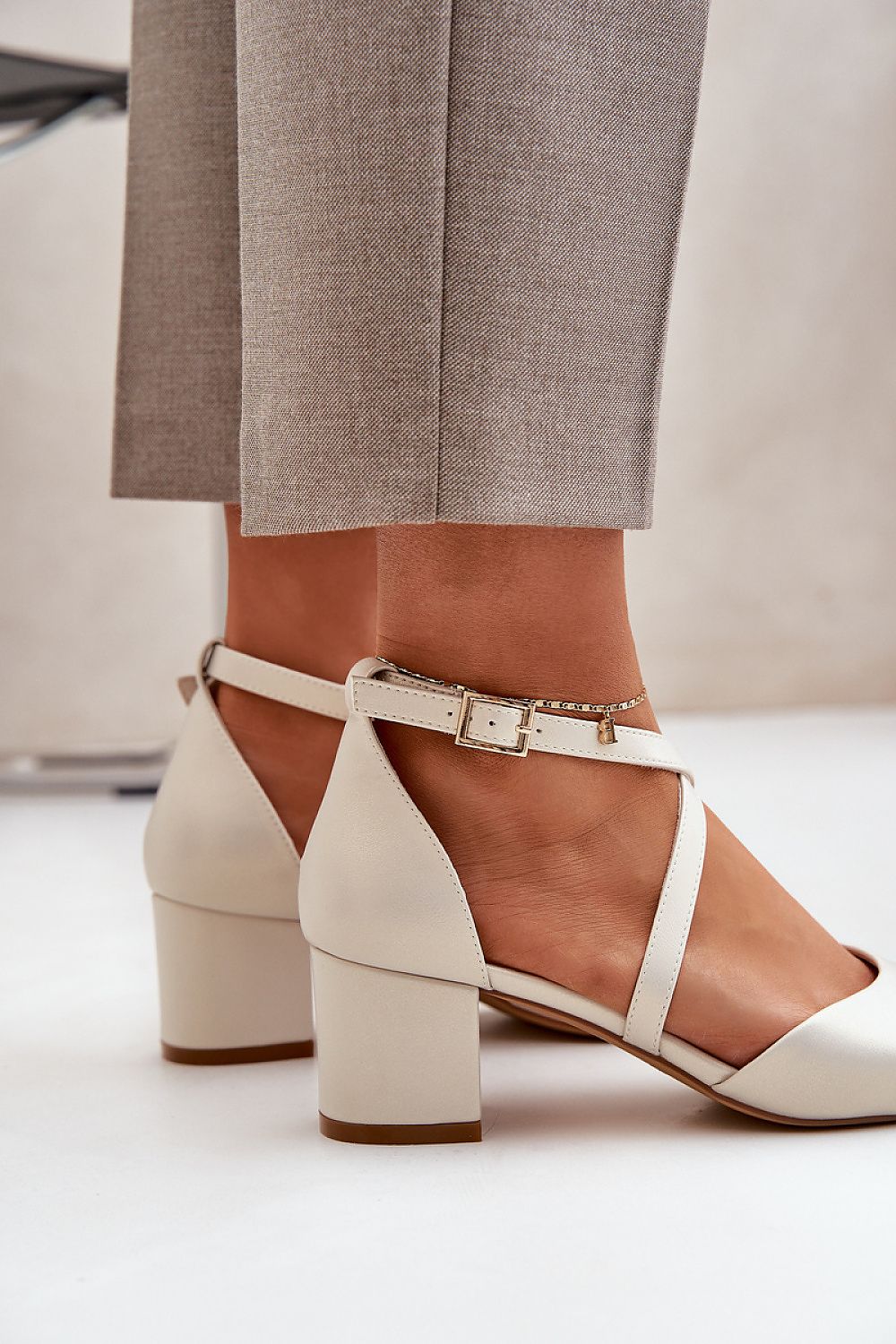Magassárkú körömcipő model 206811 Step in style