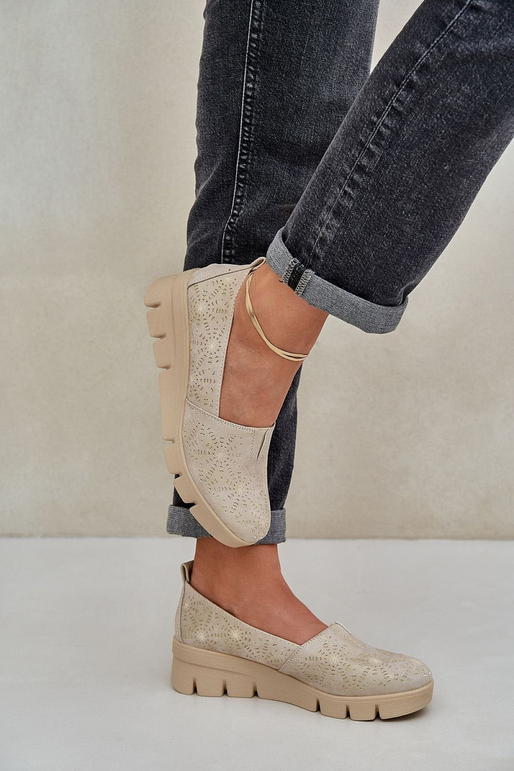 Telitalpú félcipő model 208430 Step in style